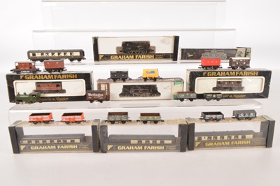 Lot 11 - Farish Peco Lima and other Locomotives carriages and wagons N gauge (24)