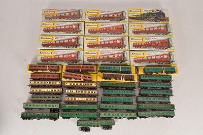 Lot 23 - Tri-ang many repainted and Kitmaster Kitbuilt TT Coaches (39)