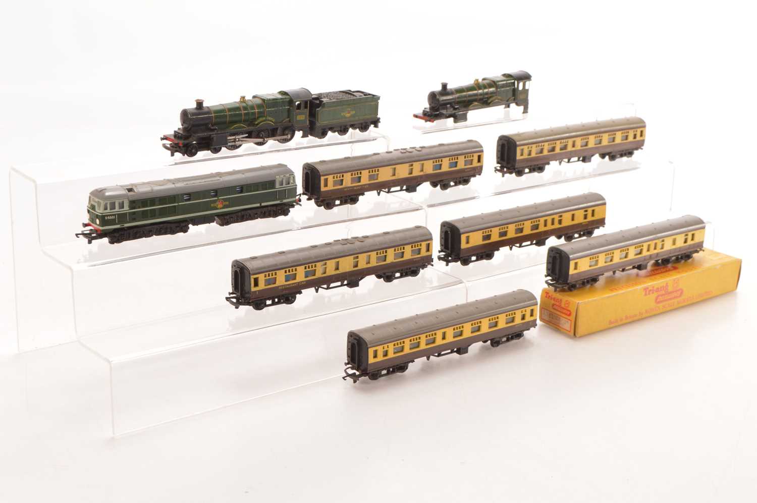 Lot 29 - Tri-ang TT Gauge unboxed 'Windsor Castle' Steam Locomotive A1A A1A Diesel Locomotive and six BR WR Coaches and spare Loco body (10)