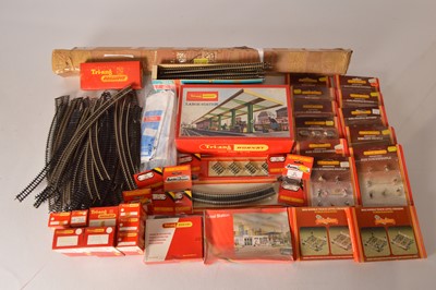 Lot 37 - Peco Tri-ang Hornby 00 gauge track and railway accessories (qty in 1 box)