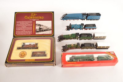 Lot 44 - Tri-ang Hornby Steam Locomotives and coaches (8)