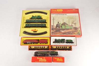 Lot 52 - Tri-ang Hornby Train Set with  extra Locomotives and coaches in original boxes 00 gauge (6)