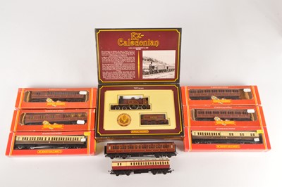 Lot 64 - Tri-ang Hornby Caledonian Locomotive and coaches 00 gauge (9)