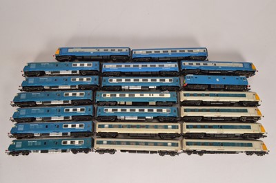 Lot 67 - Tri-ang Hornby Electric Locomotive with  Diesel Pullman Multiple Units and coaches 00 gauge (20)
