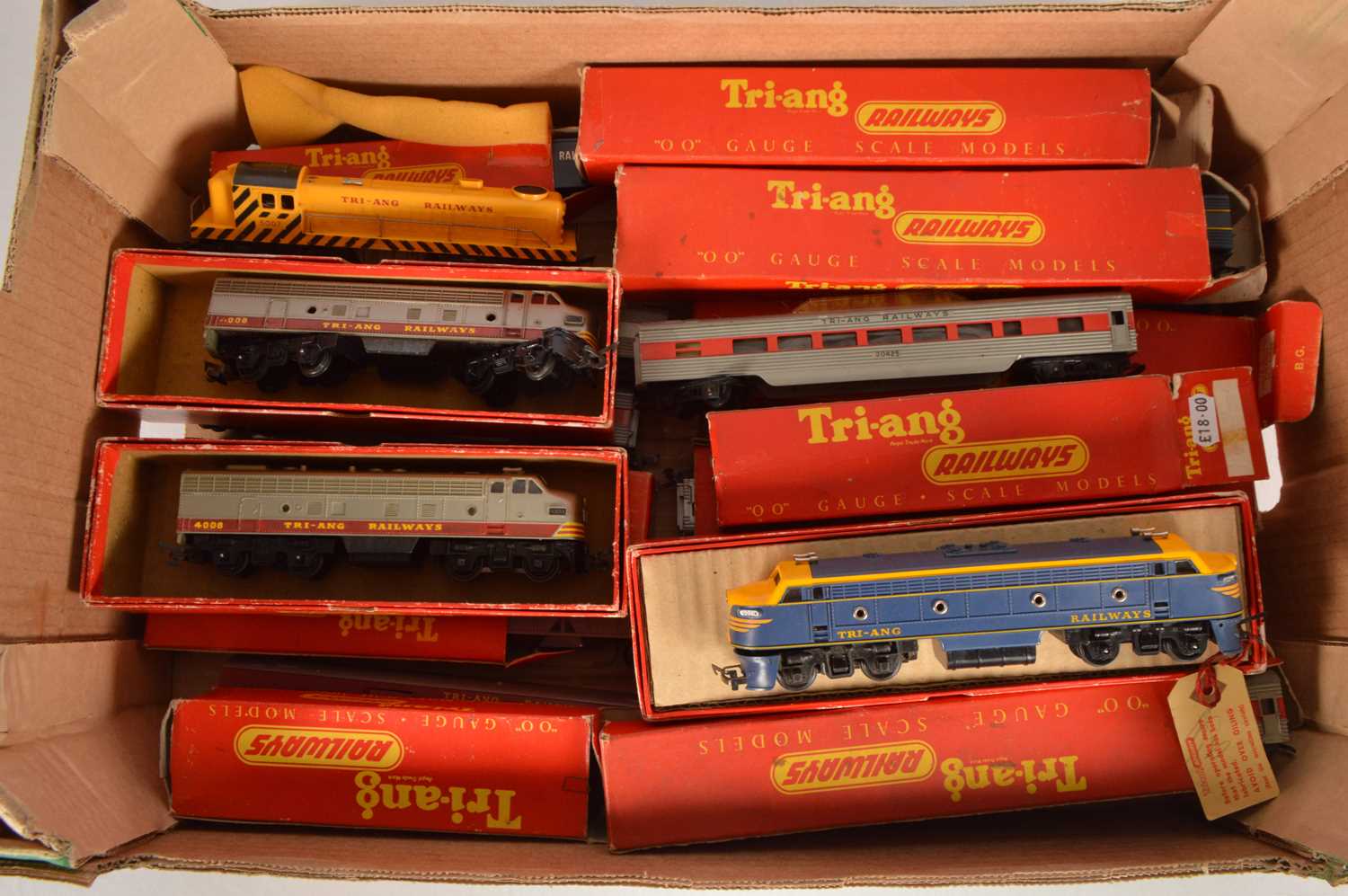 Lot 69 - Tri-ang Transcontinental  Locomotives and rolling stock 00 gauge (22)