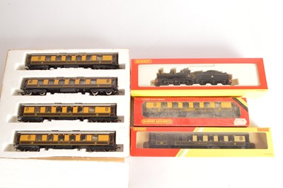 Lot 81 - Hornby Steam Locomotive with Pullman coaches 00 gauge (7)