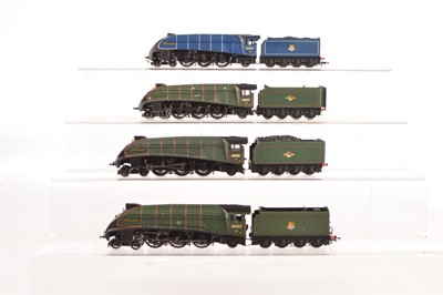Lot 92 - Hornby LNER Gresley Locomotives and Tenders 00 gauge (4)