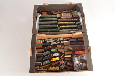 Lot 93 - Hornby and other Multiple Unit Coaches and freight wagons  00 gauge (56)