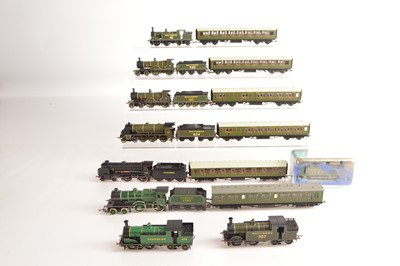 Lot 98 - Hornby and other Steam  Locomotives and coaches all in Southern liveries 00 gauge (15)