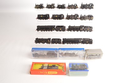 Lot 103 - Hornby and other Steam  Locomotives in BR black liveries 00 gauge (18)
