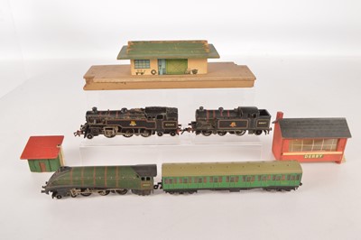 Lot 127 - Hornby-Dublo 00 Gauge unboxed 3-Rail Locomotives BR SR Coach pre-war Building and other wooden buildings (7)