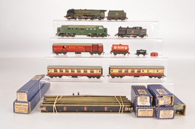 Lot 130 - Hornby-Dublo 00 Gauge 3-Rail unboxed Steam and Diesel  Locomotives and boxed and unboxed Rolling Stock and unboxed straight Track (31)