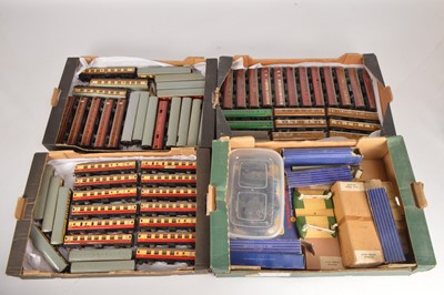 Lot 133 - large collection of mostly unboxed Hornby-Dublo 00 Gauge 3-Rail Tinplate Coaches and a few accessories and spares (60+ Coaches and spares including Trix EM1)