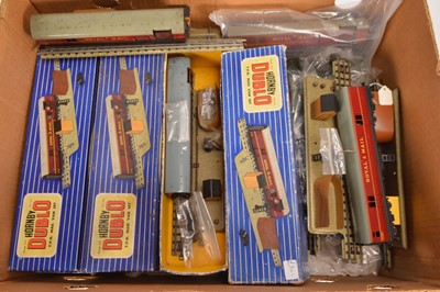 Lot 149 - Hornby-Dublo 00 Gauge 3-Rail TPO Mail Van Sets (14 Sets and spare Coaches)