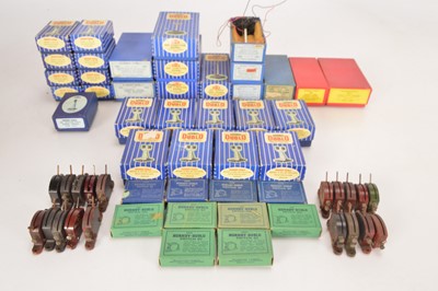 Lot 150 - Hornby-Dublo 00 Gauge 2 and 3-Rail boxed Electric Semaphore and Coloured Light Signals and various switches (30 Signals, 29 Switches)