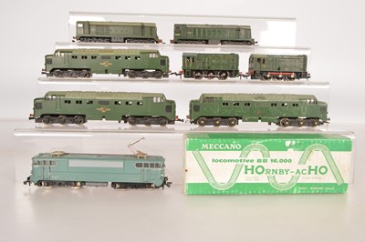 Lot 160 - Hornby-Dublo 00 Gauge 2-Rail BR green Diesel Locomotives and boxed Hornby AcHO SNCF Bo-Bo Electric Locomotive (8)