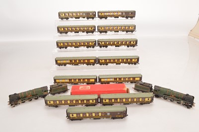 Lot 161 - Hornby-Dublo 00 Gauge 2-Rail unboxed West Country Class  'Britannia' Locomotives and Tenders and 19 Pullman Cars (16)