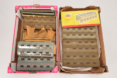 Lot 190 - Large collection mostly unboxed Hornby-Dublo 00 Gauge 2-Rail 5005 and 5006 Engine Shed and Extension kits (qty)