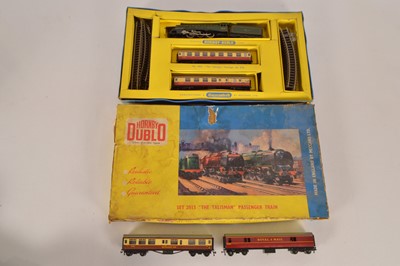 Lot 198 - Hornby-Dublo 00 Gauge 2-Rail boxed 2015 'The Talisman' Passenger Train Set and two unboxed Coaches (3)