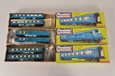 Lot 218 - Kitmaster 00 Gauge Kitbuilt 6-Car Blue Pullman set including two Kitchen Cars (Power Coach Trailer and  4 coaches in 3 boxes)