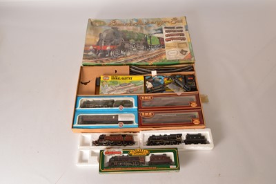 Lot 232 - Mainline Airfix Express set 00 gauge with extra Locomotives (4)