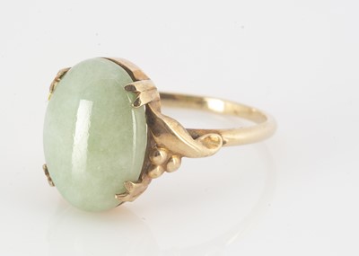 Lot 162 - A jadeite jade cabochon ring