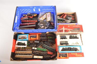 Lot 268 - Tri-ang Hornby Dapol Airfix Locomotives Rolling Stock and track 00 gauge (qty in 2 boxes)