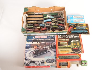 Lot 272 - Hornby Lima and other 00 and H0 gauge Locomotives and rolling stock (45)