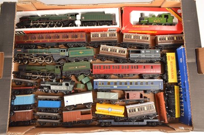 Lot 288 - Jouef Hornby and other Locomotives Coaches and wagons 00/H0 gauge (31)