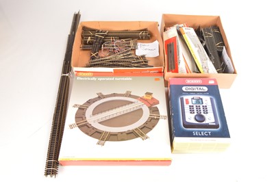 Lot 290 - Hornby and Peco 00 gauge tracks and accessories (qty in 1 box)
