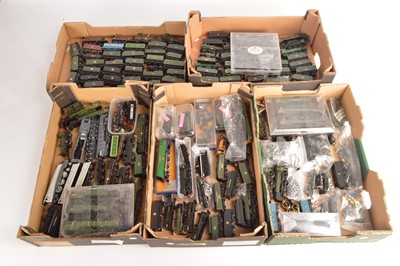 Lot 292 - Large collection of semi-complete and complete Locomotives and Tenders with components mostly Hornby and Tri-ang  00 gauge (qty in 5 boxes)