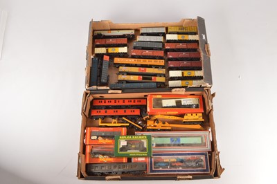 Lot 300 - Lima Hornby Freight and Engineering wagons  00 gauge (31)