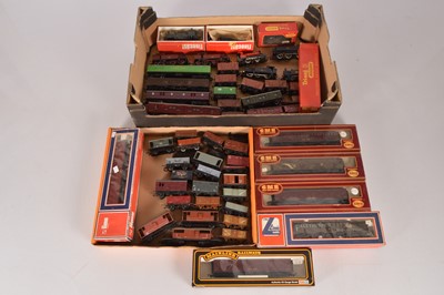 Lot 302 - Lima Hornby Mainline Airfix Tank Locomotives Parcels vans and freight wagons 00 gauge  (51)