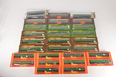 Lot 303 - Replica Hornby Mainline Green livery coaches in original boxes  00 gauge (28)