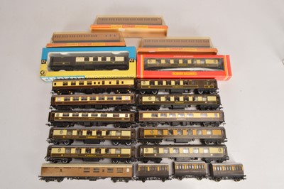 Lot 312 - Hornby Grafar Bachmann Pullman and other coaches 00 gauge (19)
