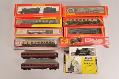 Lot 322 - Hornby Lima Hornby Dublo 2-rail Locomotives and coaches 00 gauge (12)
