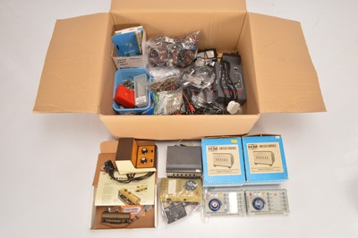 Lot 334 - Hammant Bachmann and other controllers and electrical components (qty in1 box)