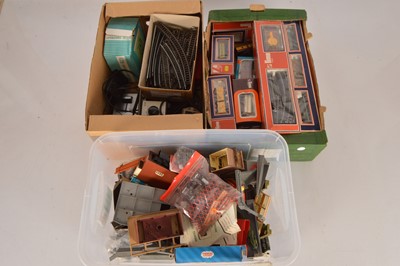 Lot 344 - Lima Hornby and other H0 and 00 gauge rolling stock track controllers and accessories (qty in 3 boxes)