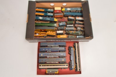 Lot 356 - Hornby Tri-ang Lima Locomotives and rolling stock 00 gauge (37)