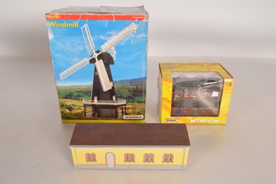 Lot 359 - Hornby Scenix 00 and H0 gauge buildings  in original boxes (3)