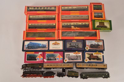 Lot 371 - Bachmann Hornby 00 gauge Steam Locomotives and Rolling Stock (21)