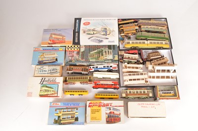 Lot 373 - Built and unbuilt 00 H0 and 0 gauge trams and tram kits (21+)