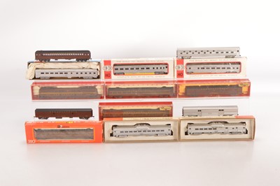Lot 377 - American HO Gauge Electric and Diesel Locomotives and Coaching Stock (14)