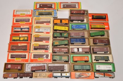 Lot 380 - American HO Postwar and Later Mainly Kitbuilt Boxcars (40+)