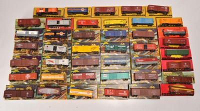 Lot 381 - American HO Postwar and Later Mainly Kitbuilt Boxcars (40+)