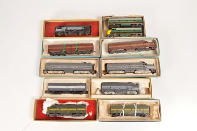 Lot 386 - Athearn and other Diesel Locomotives and Dummy Centre Cars US H0 gauge (11)