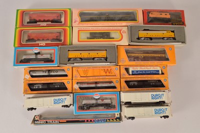 Lot 394 - Bachmann Mehano Model Power H0 gauge Locomotives and rolling stock (20)