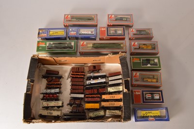 Lot 399 - Lima Jouef Fleischmann and other H0 gauge Locomotives and freight wagons (49)