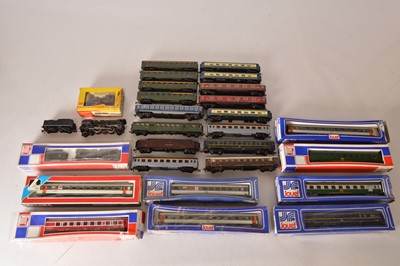 Lot 400 - Lima Jouef Fleischmann and other H0 gauge Locomotives and carriages (27)