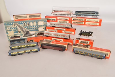 Lot 405 - Jouef H0 gauge Locomotives coaches and wagons (12)